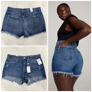 NEW! Good American Good 90’s Cut Off Denim Blue Jean Shorts Size 10 GNIS602T